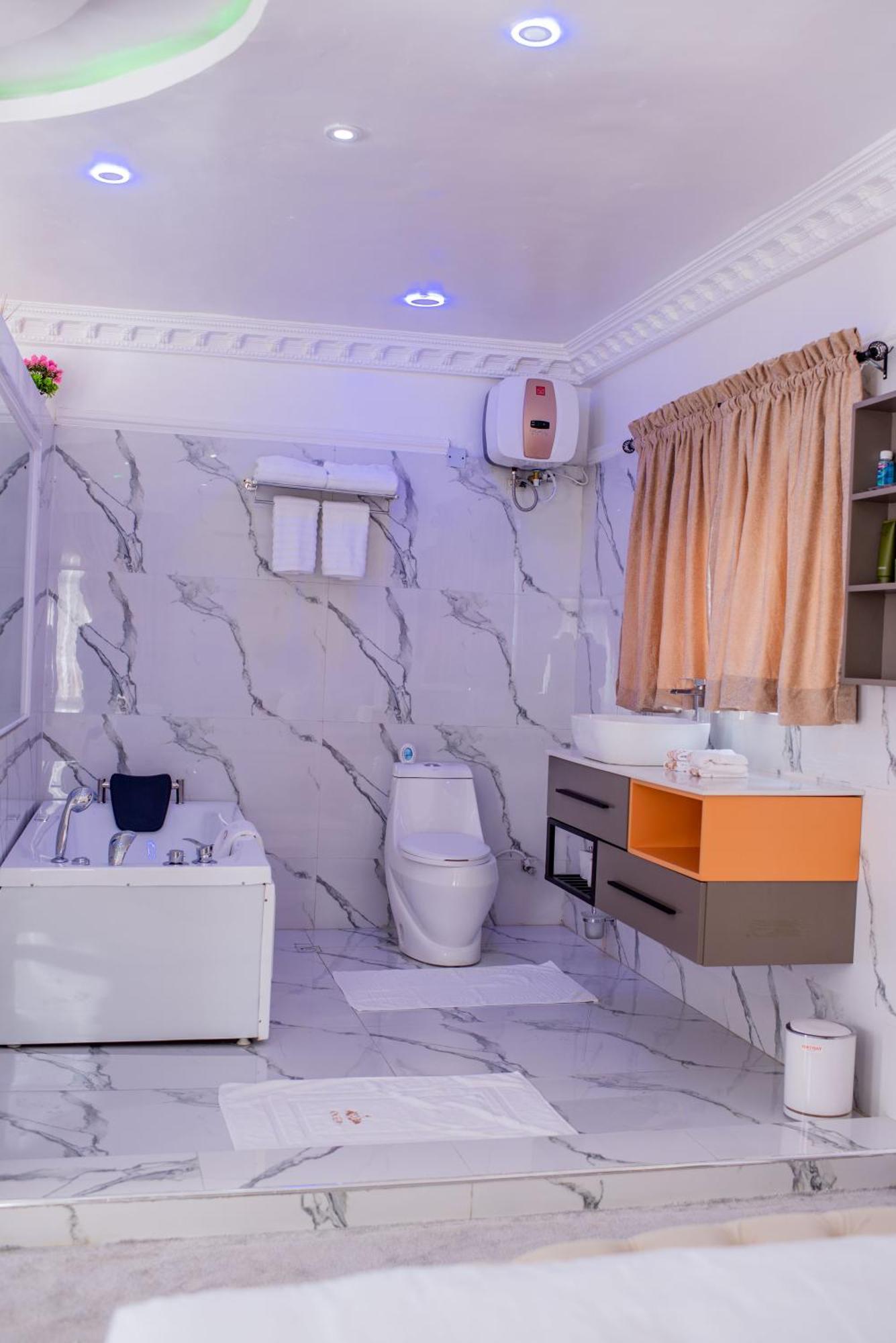 Mondeestars Luxury Home Ibadan Exterior photo